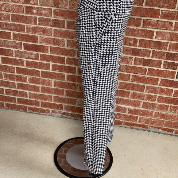 Soho Black/White Houndstooth Print Stretch Pants - Picture 4 of 9